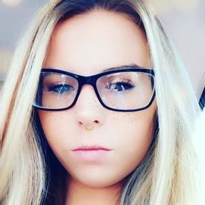 Meet your Posher, Mackinzi